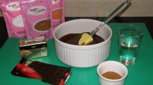 8-Ingredients-for-chocolate-part-of-the-cake-batter1-305x170 (1)
