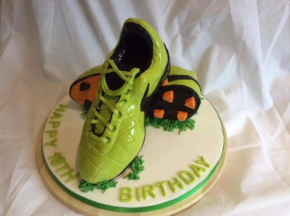Football cake - Veronika's Bakery