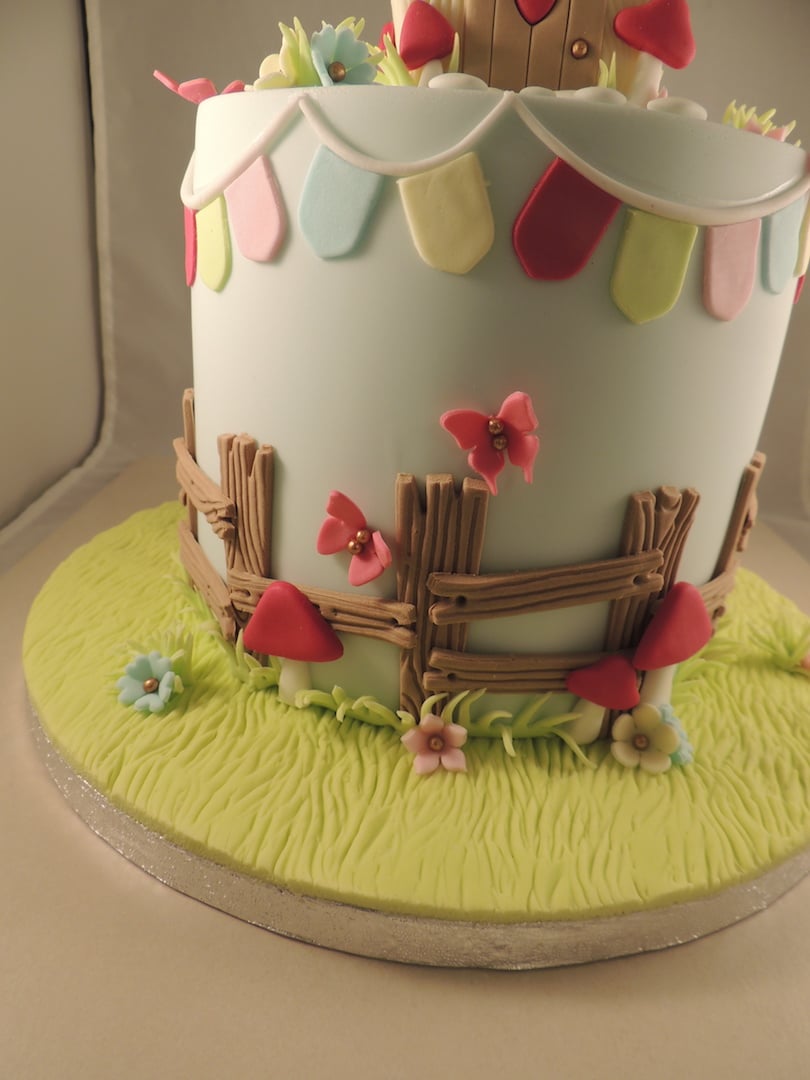 Coolest House and Cabin Cakes and Birthday Cake Decorating Ideas