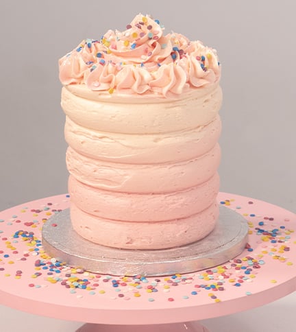 Carving cakes - tips from cake decorating expert Lindy Smith